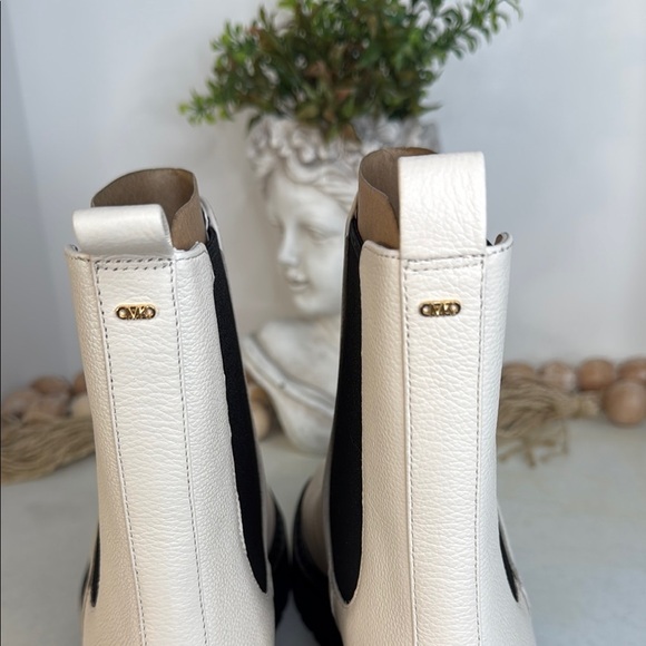 MICHAEL MICHAEL KORS
ASHER LEATHER ANKLE BOOT Cream/ Sz 9 - Picture 6 of 11